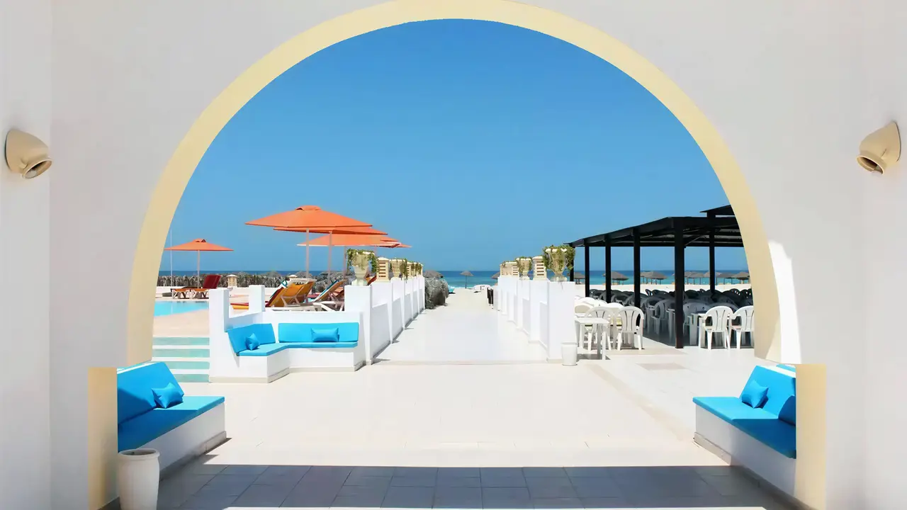 Widok na plażę z TMK Marine Beach