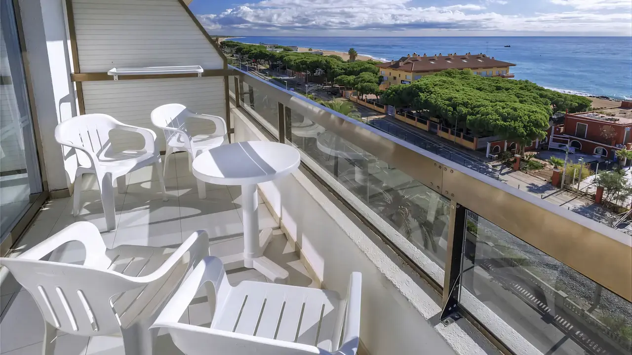 Balkon w Tropic Park z widokiem na morze