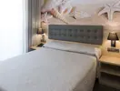 Sypialnia z łóżkiem w Tropic Park