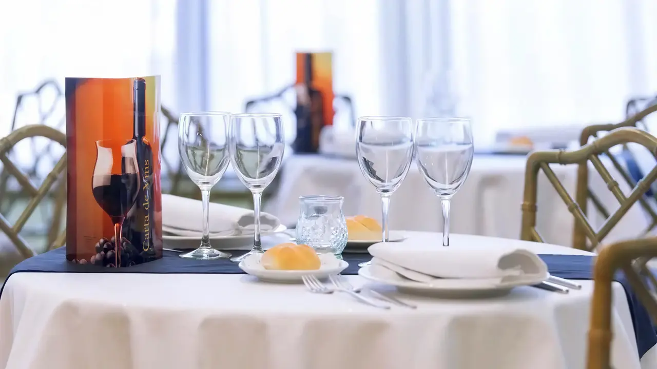 Nakryty stół w restauracji Tropic Park