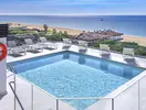 Basen na dachu w Tropic Park z widokiem