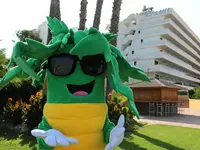 Maskotka przed budynkiem Tropic Park