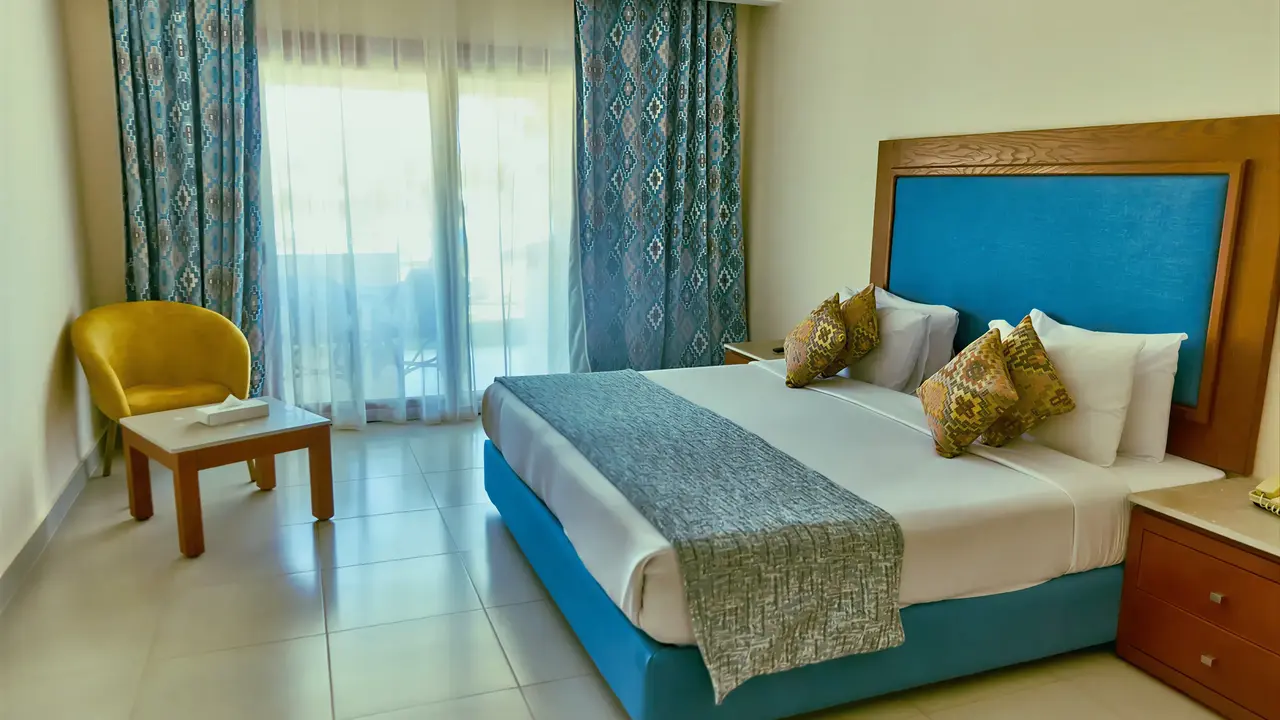 Pokój z łóżkiem w hotelu Tropitel Dahab Oasis