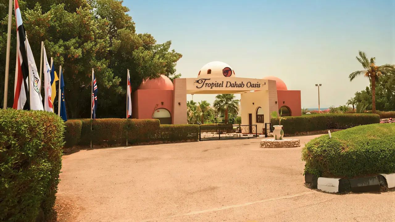 Wejście do hotelu Tropitel Dahab Oasis