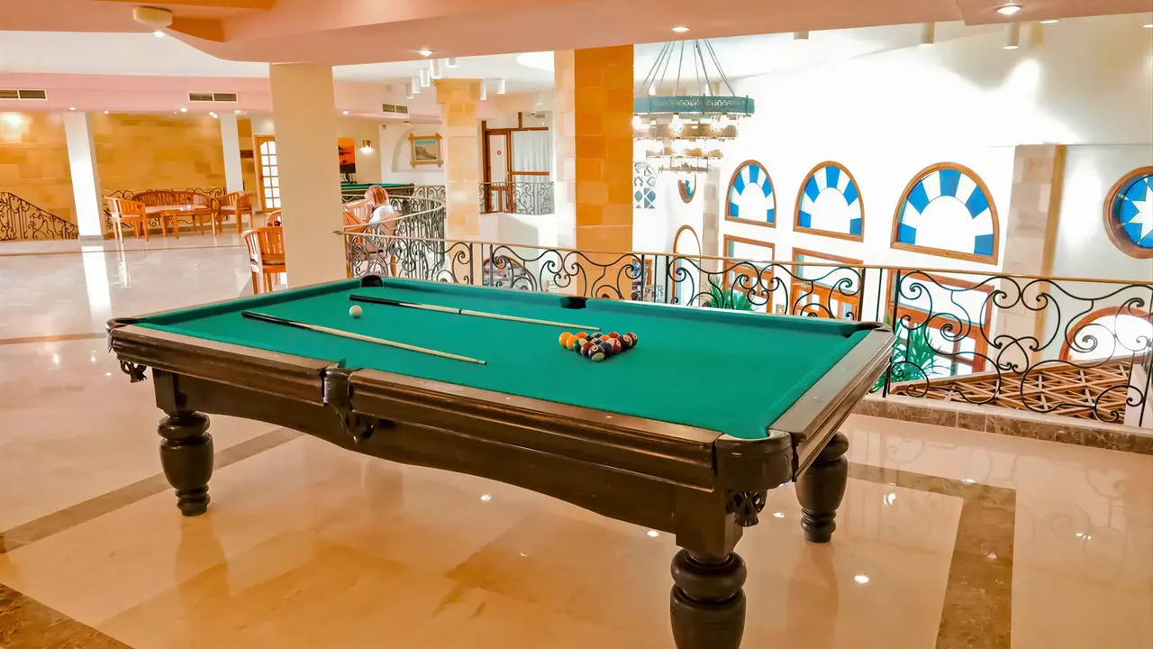 Stół do bilarda w hotelu Tropitel Dahab Oasis