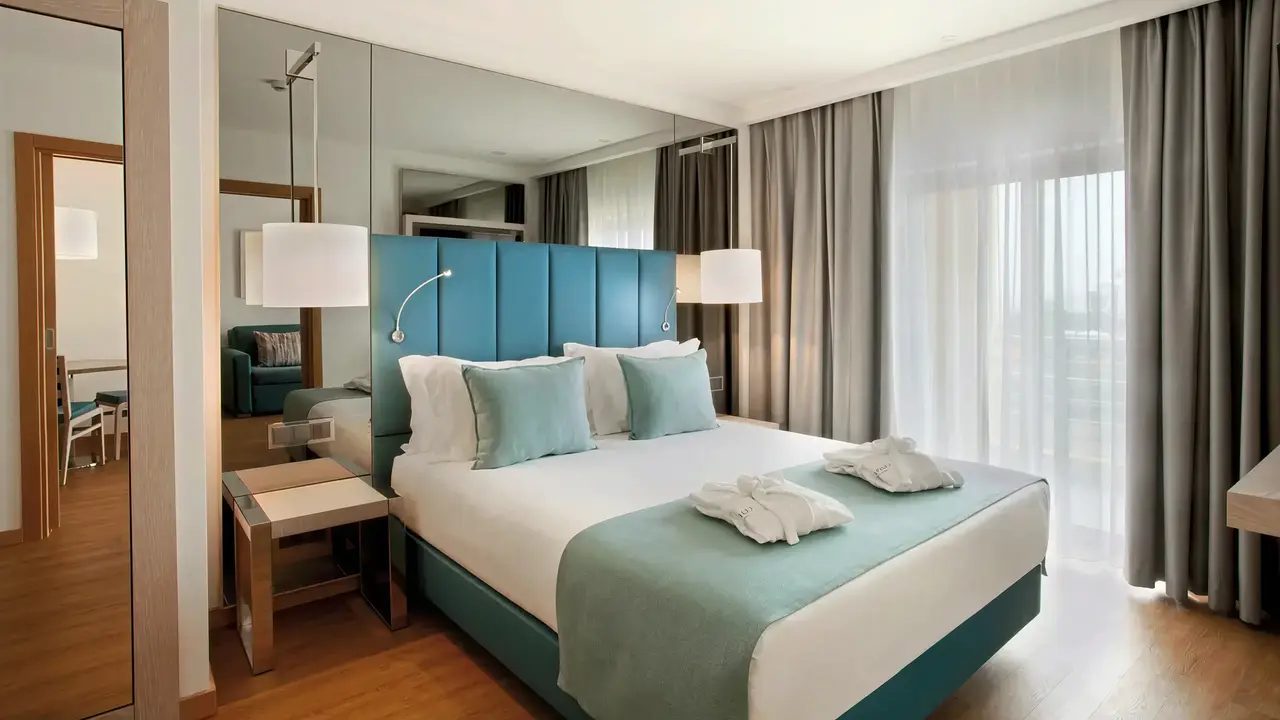 Nowoczesna sypialnia w hotelu Turim Presidente