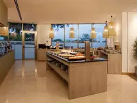Bufet z jedzeniem w hotelu Turim Presidente