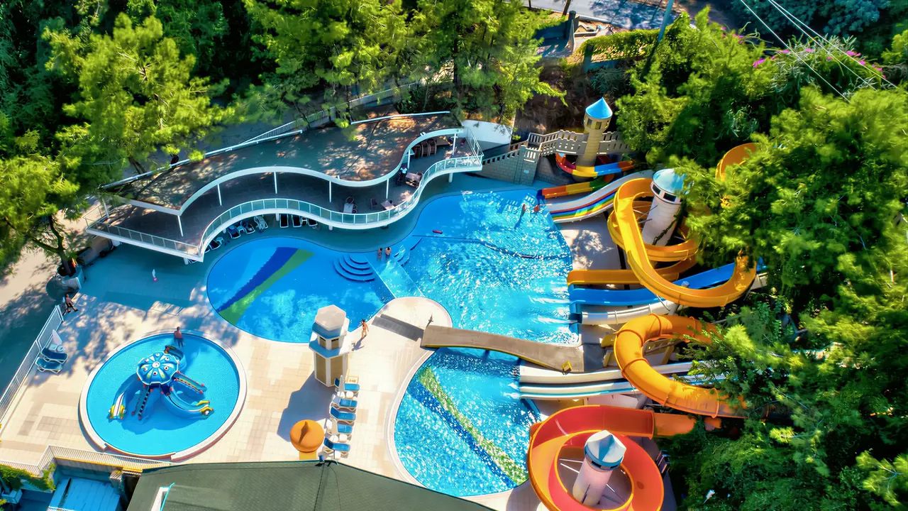 Zjeżdżalnie wodne w kompleksie Turunc Resort