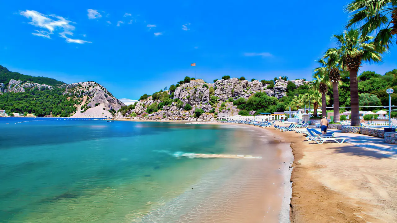 Piaszczysta plaża przy hotelu Turunc Resort