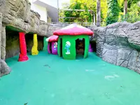 Kolorowy plac zabaw dla dzieci w Turunc Resort