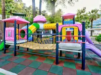 Kolorowy plac zabaw dla dzieci w Turunc Resort