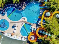 Zjeżdżalnie wodne i baseny w Turunc Resort