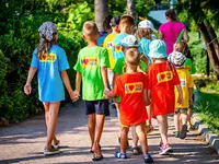 Grupa dzieci w Turunc Resort podczas wspólnej aktywności