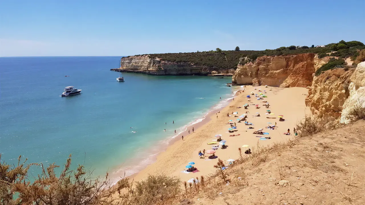 Piaszczysta plaża i morze przy Ukino Terrace Algarve