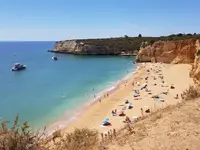 Piaszczysta plaża i morze przy Ukino Terrace Algarve