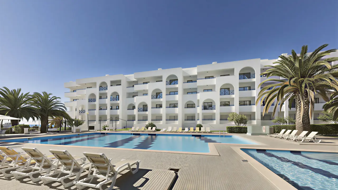 Baseny i leżaki w hotelu Ukino Terrace Algarve