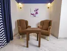 Kącik wypoczynkowy w pokoju Utopia Beach Club
