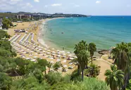 Widok na plażę i kompleks Utopia Beach Club