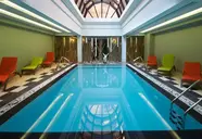 Kryty basen w Utopia Resort and Spa
