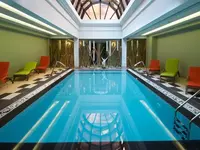 Kryty basen w Utopia Resort and Spa