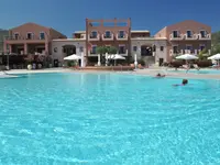 Basen przy hotelu Utopia Resort and Spa
