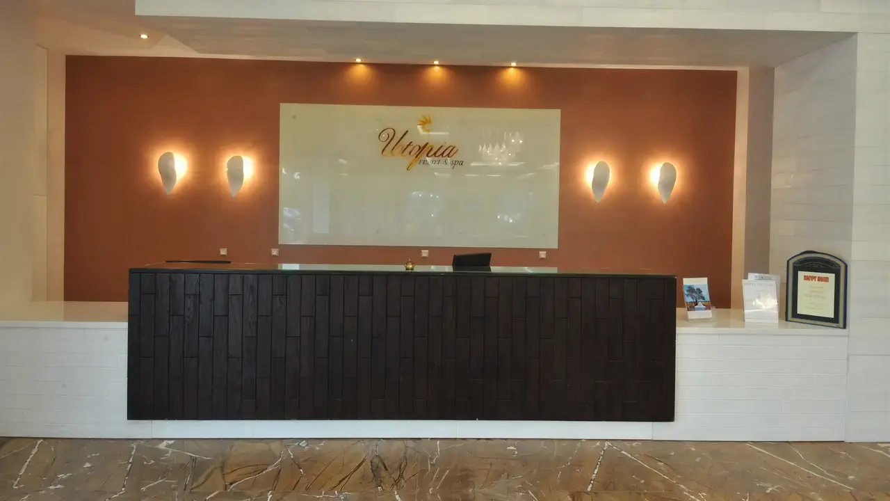 Recepcja hotelu w Utopia Resort and Spa