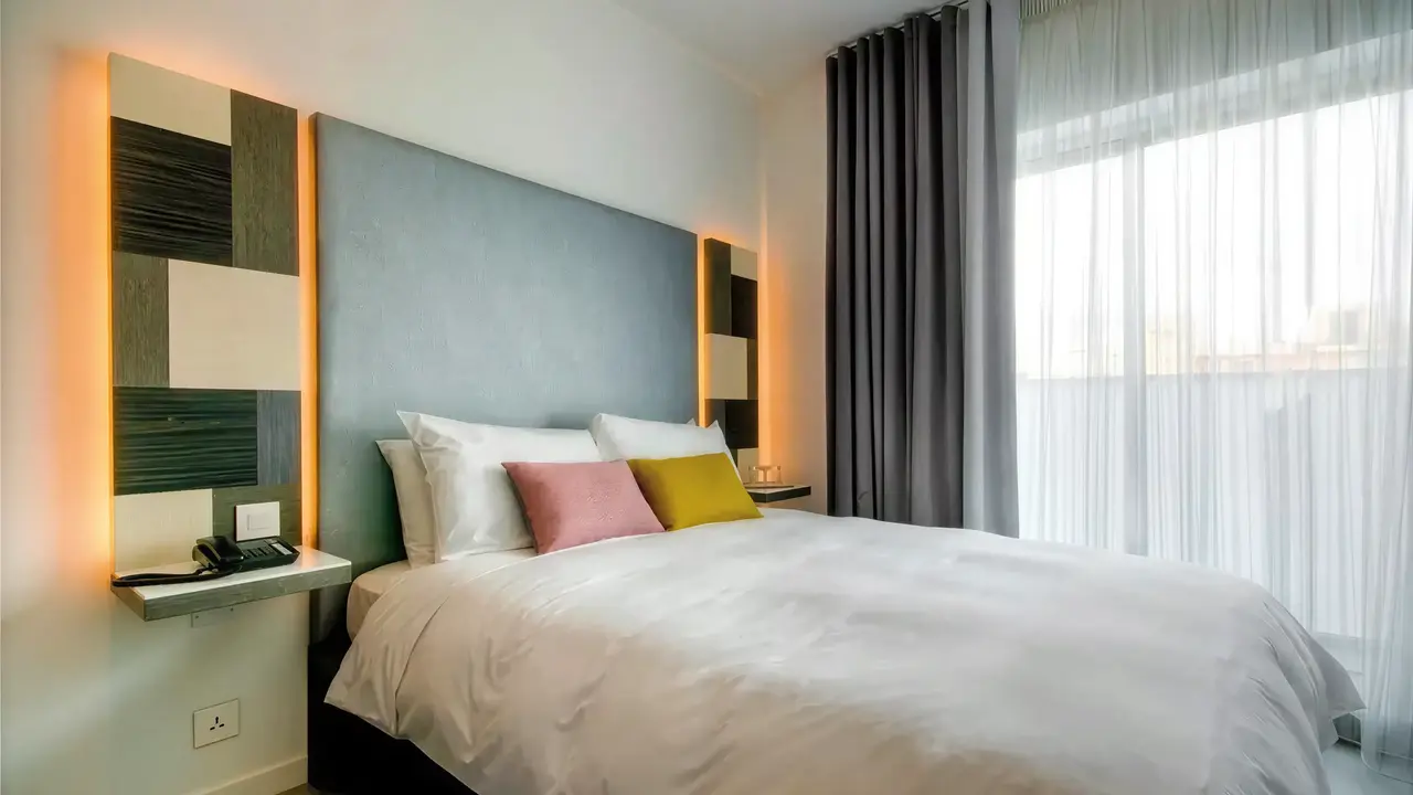 Nowoczesna sypialnia w hotelu Valentina (Malta)