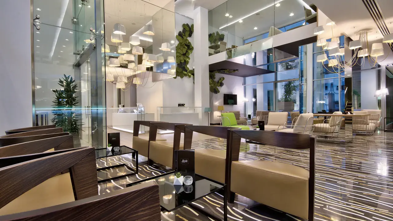 Nowoczesny lobby w hotelu Valentina (Malta)