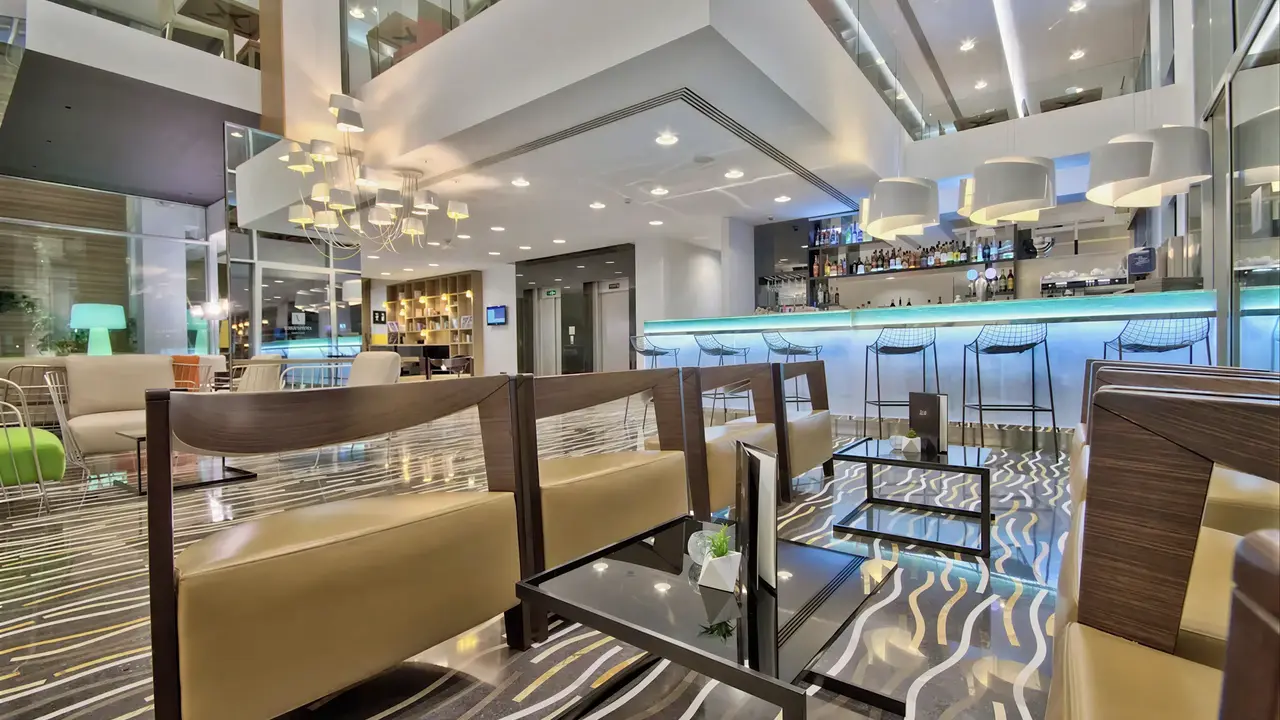 Nowoczesny bar w hotelu Valentina (Malta)
