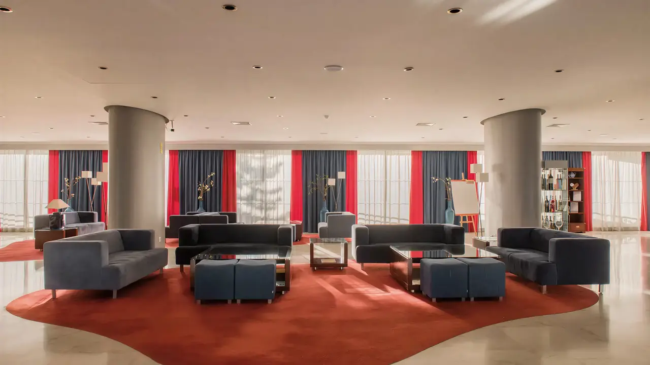 Wspólny salon z sofami w Vila Gale Nautico
