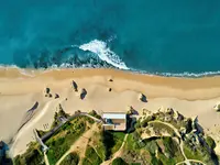 Piaszczysta plaża przy hotelu Vila Gale Nautico