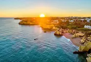 Widok na kompleks Vila Gale Nautico nad samym morzem
