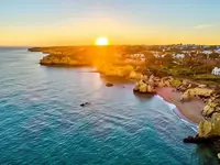 Widok na kompleks Vila Gale Nautico nad samym morzem