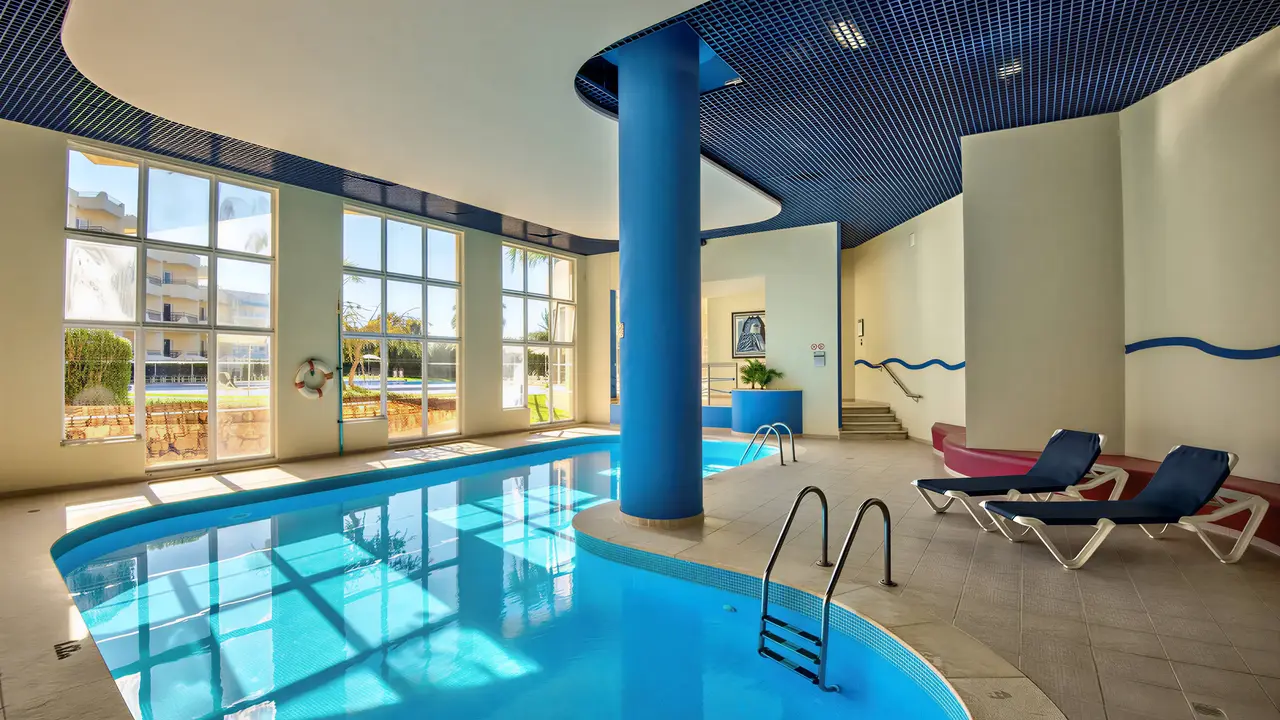 Kryty basen w hotelu Vila Gale Nautico