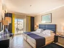 Pokój z łóżkiem w hotelu Vila Gale Nautico