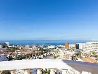 Widok na kompleks Villa Adeje Beach i morze