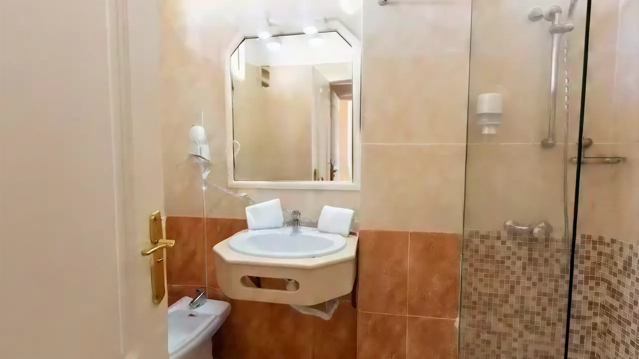Łazienka w hotelu Villa Adeje Beach