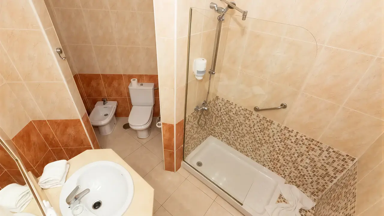 Łazienka w hotelu Villa Adeje Beach