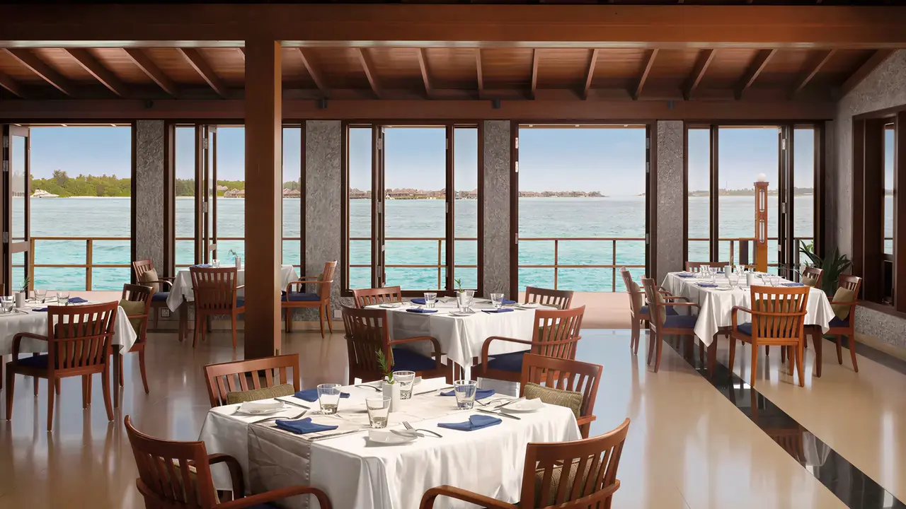 Restauracja w Villa Nautica z widokiem na morze
