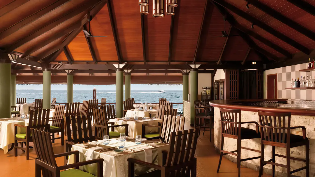Restauracja w Villa Nautica z widokiem na morze