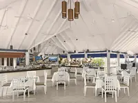 Restauracja z bufetem w Villa Nautica