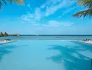 Basen typu infinity w Villa Nautica