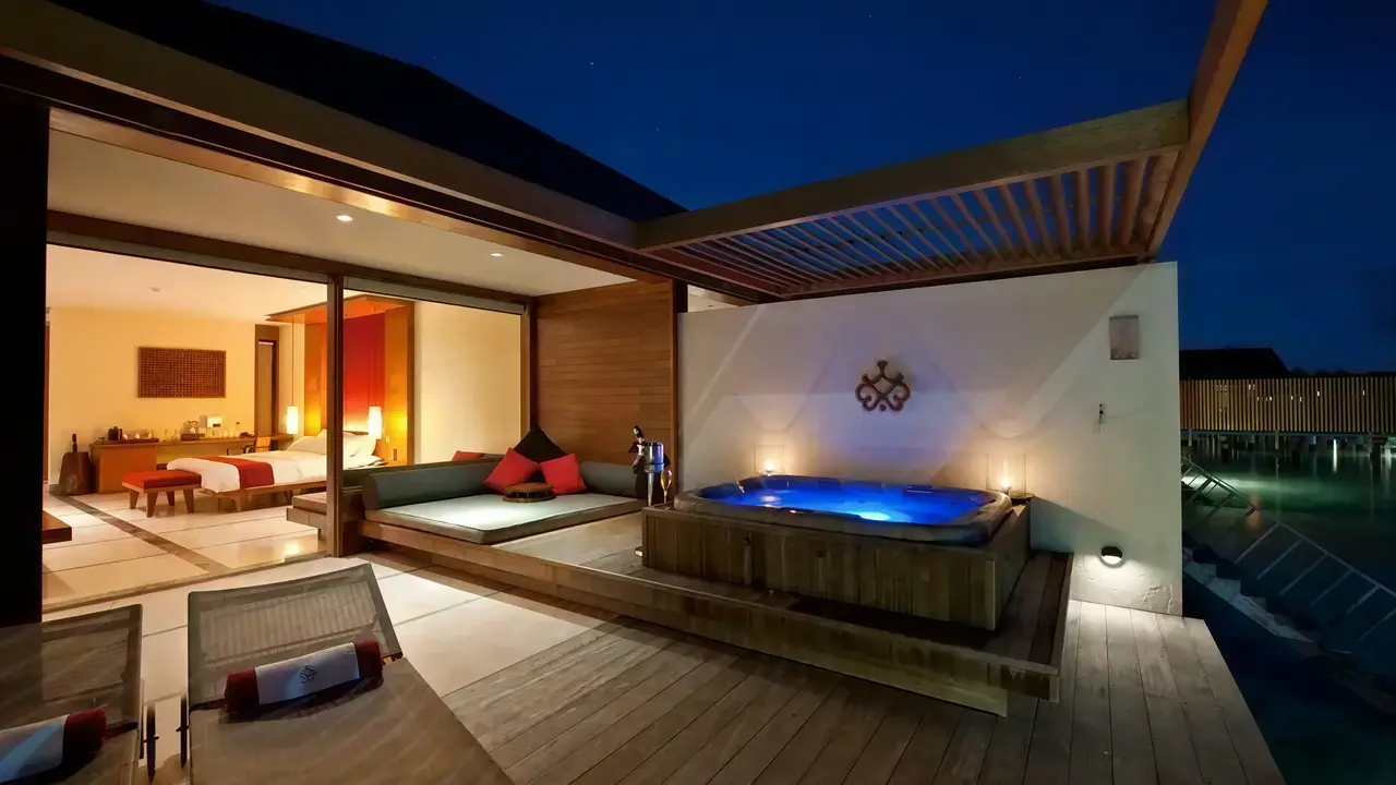 Prywatny taras z jacuzzi w Villa Nautica