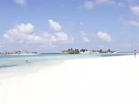 Biała piaszczysta plaża w Villa Nautica
