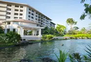 Widok na zabudowania hotelu Vinpearl Phu Quoc Resort