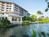 Fasada i wejście do hotelu Vinpearl Phu Quoc Resort