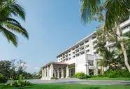 Widok na zabudowania hotelu Vinpearl Phu Quoc Resort