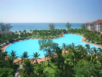 Duży basen przy hotelu Vinpearl Phu Quoc Resort