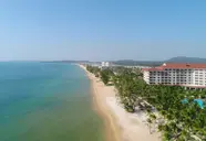 Widok na zabudowania hotelu Vinpearl Phu Quoc Resort