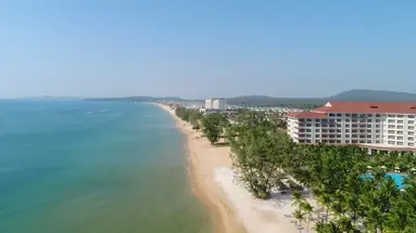 Widok na hotel Vinpearl Phu Quoc Resort i plażę